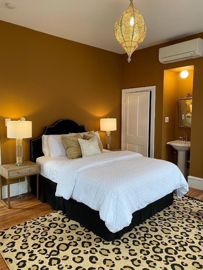The Hugh Boutique B&B Кейп Мей Екстериор снимка